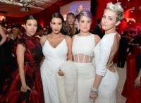 Miley+Cyrus+21st+Annual+Elton+John+AIDS+Foundation+WJWZQQUd_HMl